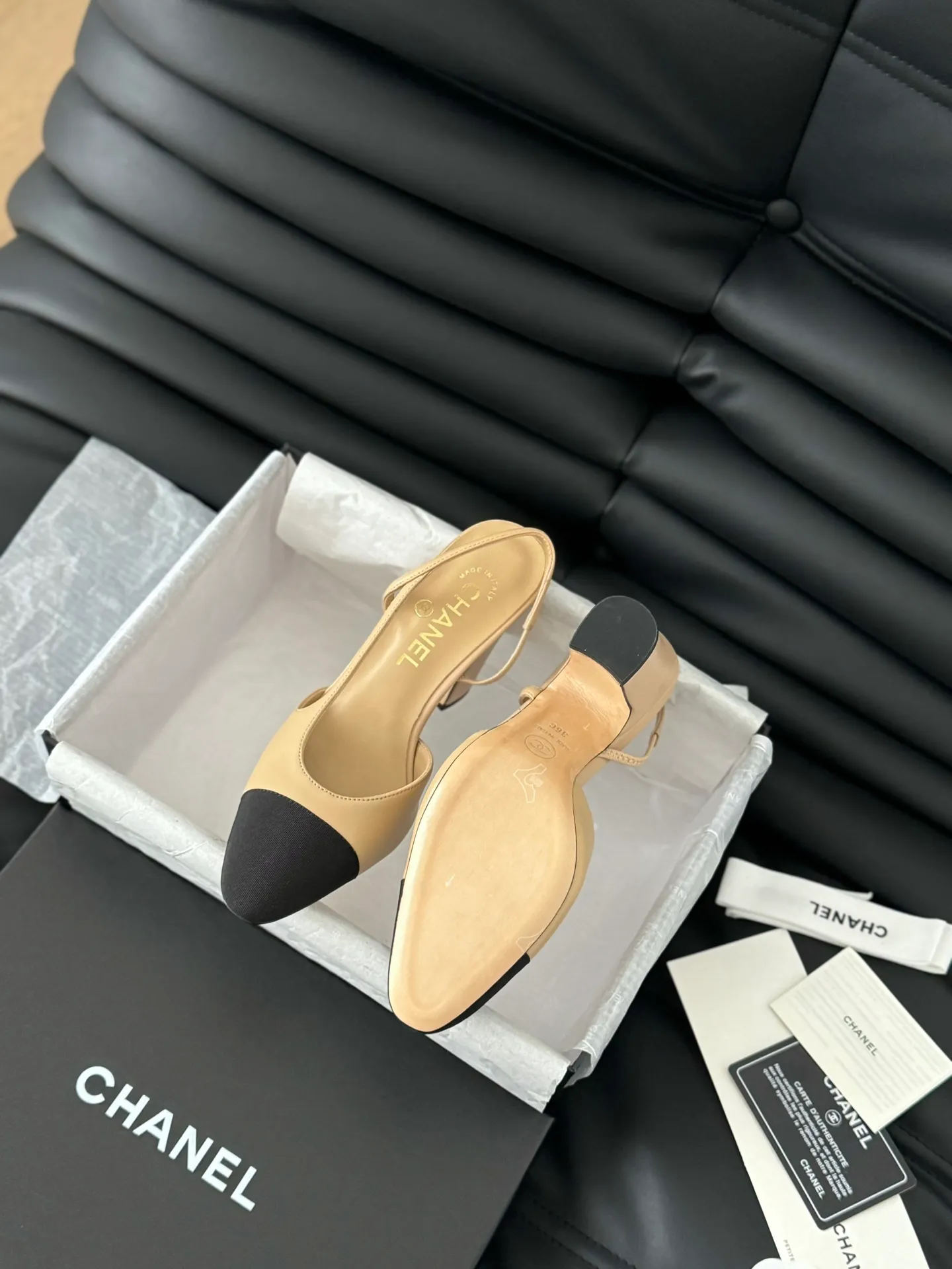 👟👟Ex-factory price 500👟👟 Purchasing-grade Chanel classic slingback sandals. We have been making this model for the past few years. This year we will re-purchase the version and make a detailed copy again. I found that the upper lines and body comfort of the new version have been slightly adjusted! The brand won't say anything because the overall appearance difference is not big and it doesn't affect wearing. All colors now produced are produced according to the latest styles! What you buy is the latest classic model from the counter, made of imported mixed sheepskin surface material, imported mixed sheepskin, and Italian imported cowhide leather soles! High heels 6.5cm Size:35-39 Other sizes can be customized